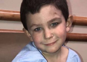 Ένας 5χρονος ήρωας: Έσωσε την αδελφή του από το φλεγόμενο σπίτι τους και γύρισε για τον σκύλο!