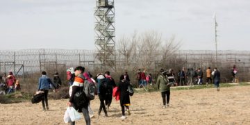 Alldaynews.gr Έκλεισε το τελωνείο στις Καστανιές – Mεγάλη συγκέντρωση μεταναστών στην τουρκική πλευρά