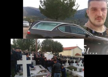 Εικόνες απο την κηδεία του Γιάννη. Απαρηγόρητοι οι γονείς του. Τον αποχαιρέτησαν με δυο τραγούδια…