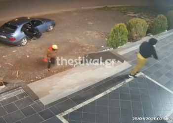 Βίντεο ντοκουμέντο: Διαρρήκτες σπάνε βιτρίνα με βαριοπούλες και αδειάζουν κατάστημα ενδυμάτων στη Θεσσαλονίκη