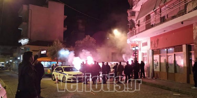 Alldaynews.gr Βέροια: Αποχώρησε από εκδήλωση ο Μάκης Βορίδης λόγω συγκέντρωσης οπαδών του ΠΑΟΚ (pics, vid)