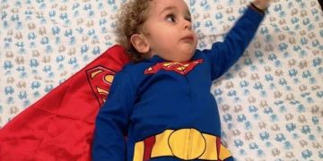 Alldaynews.gr Σούπερμαν ο μικρός Παναγιώτη- Ραφαήλ (pic)