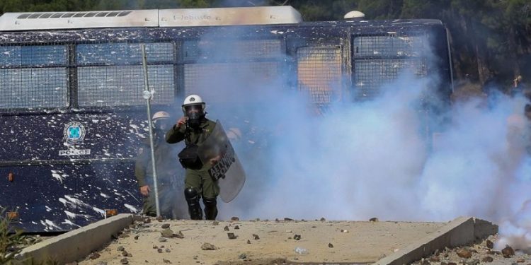 Alldaynews.gr Έπρεπε να γίνουν τα νησιά εμπόλεμη ζώνη για να ανακαλέσει τα ΜΑΤ ο κ. Μητσοτάκης; Αποσύρονται οι δυνάμεις των ΜΑΤ από Λέσβο και Χίο