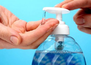 Φτιάξε απολυμαντικό σπρέι χεριών με τρία υλικά! (pics)