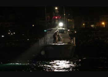 Φωτιά σε σκάφος στην Μύκονο-Την έσβησαν με πυροσβεστήρες άνδρες του Λιμενικού