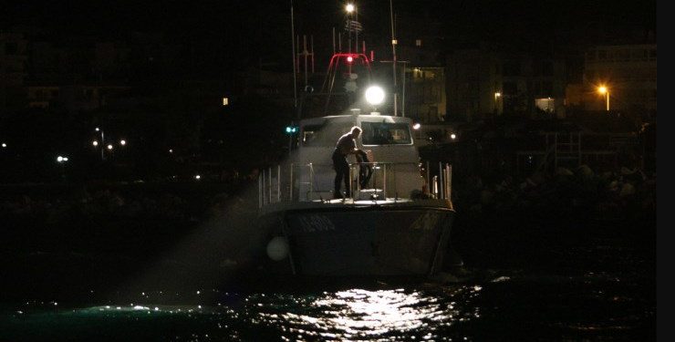 Φωτιά σε σκάφος στην Μύκονο-Την έσβησαν με πυροσβεστήρες άνδρες του Λιμενικού