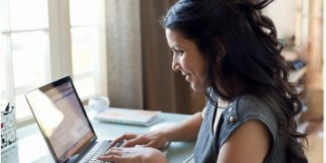 Alldaynews.gr Χαμός στη Λάρισα! Ήθελε τον άντρα της… και την “πέθανε” στο Facebook. Στη δικαιοσύνη η “νεκρή”