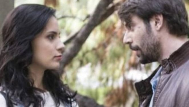 Alldaynews.gr Το Καφέ της Χαράς: Αυτός είναι ο σέξι παπάς που θα σκανδαλίσει το Κολοκοτρωνίτσι