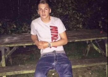 19χρονος Μαχαιρώθηκε μέχρι θανάτου έξω απο μπαρ[photos]