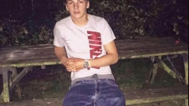 19χρονος Μαχαιρώθηκε μέχρι θανάτου έξω απο μπαρ[photos]