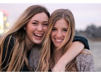 Δεν σ’αγαπώ γιατί γεννήθηκες αδερφή μου-Σ’αγαπώ για όσα είμαστε μαζί!