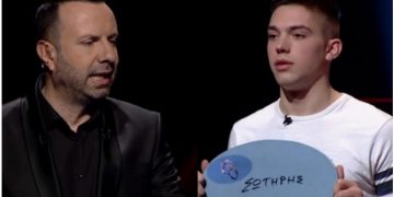 Αδύναμος κρίκος: Άγριο πέσιμο στον Τάσο Τρύφωνος! “‘Ηρθα να σε Γλεντήσω”[video]