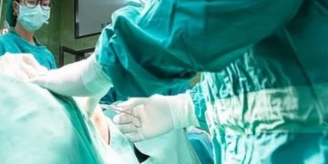 Τα έχασαν οι γιατροί: Δείτε τι έβγαλαν από τις ωοθήκες 30χρονης