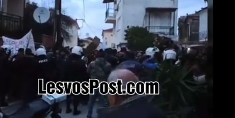 Κτύπησαν τις καμπάνες των εκκλησιών οι κάτοικοι της Μόριας: Αλλοδαποί εισέβαλλαν στο χωριό[video]