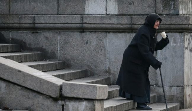 Alldaynews.gr Βουλευτής είπε σε συνταξιούχο να πουλήσει το σκύλο της για να πληρώσει τους λογαριασμού της