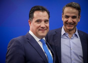 Η Γκάφα του Μητσοτάκη-Υποκλίθηκε (κατά λάθος) στον Άδωνι!![video]