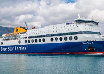 Έκτακτο: Επιβάτης του Blue Star 2 φέρεται να έπεσε στην θάλασσα