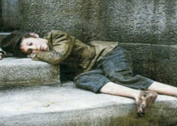 Αληθινή Ιστορία: Ένα Φτωχό Αγόρι Χτύπησε Μια Πόρτα Για Να Γυρέψει Φαγητό