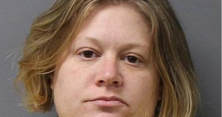 «Μητέρα» κρέμασε τα δύο της παιδιά και μετά… ασέλγησε στο σκύλο της[photos]