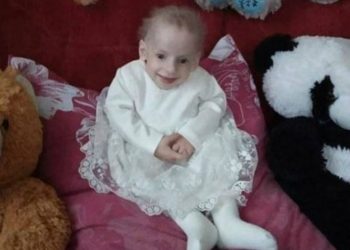 Αυτό το κοριτσάκι έχασε τη μάχη για τη ζωή του στα 8 του χρόνια-Βλέπεις στην φωτο απο τι πέθανε;