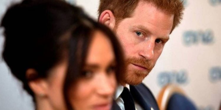 «Μαχαιριά στην καρδιά» της Βασίλισσας – Δείτε πώς βγήκαν Μέγκαν και Χάρι[photos]