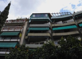 Απίστευτη ανακοίνωση σε πολυκατοικία: Τους προειδοποίησε για κλέφτες και βρήκε τον μπελά του