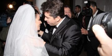 Alldaynews.gr Όταν ο Χάρης Βαρθακούρης γνώρισε και παντρεύτηκε την αγνώριστη μελαχρινή Αντελίνα πριν 6 χρόνια