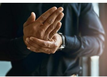 Μούδιασμα χεριών: Τι προμηνύει για την υγεία