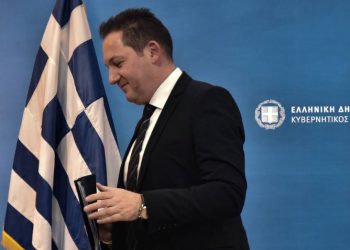 Κοροναϊός: Θα κλείσουν σχολεία, θέατρα, γήπεδα και ΜΜΜ στην Ελλάδα – ΠΝΠ ανακοίνωσε ο Πέτσας
