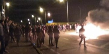 Λέσβος: “Κόλαση” με νέες συγκρούσεις κατοίκων και ΜΑΤ![video]