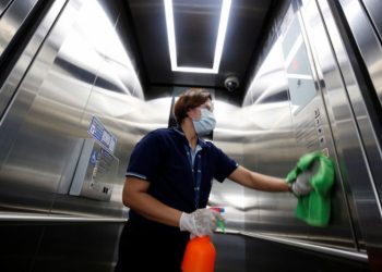 καθαρίστρια κορονοϊός