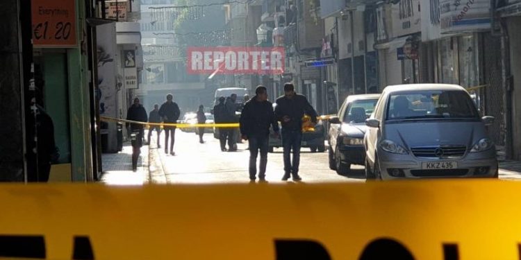 Τον είδε δολοφονημένο στην μέση της οδού Ρηγαίνης και τον έκλεψε