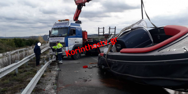 Χαμός στο ίσωμα! Αποκολλήθηκε τρέιλερ που ρυμουλκούσε σκάφος 10 μέτρων στην Εθνική Οδό Κορίνθου – Πατρών [pics]