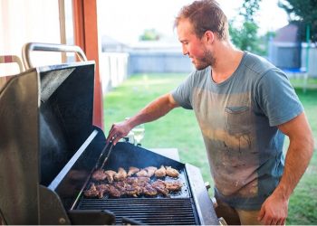 Θα τσικνίσετε την Τσικνοπέμπτη; Εντυπωσιάστε τους όλους με αυτά τα μυστικά ψησίματος!