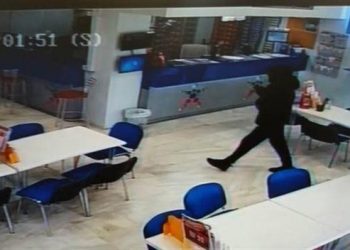 Σκάνδαλο: Υπουργός έστελνε μηνύματα σε ανήλικο! (pic)