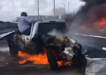 20 άνθρωποι κοιτούσαν και τραβούσαν με τα κινητά τους- Μόνο ένας πήγε (vid)