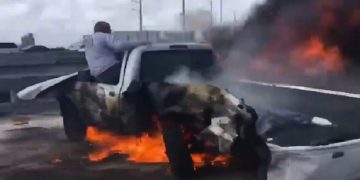 20 άνθρωποι κοιτούσαν και τραβούσαν με τα κινητά τους- Μόνο ένας πήγε (vid)