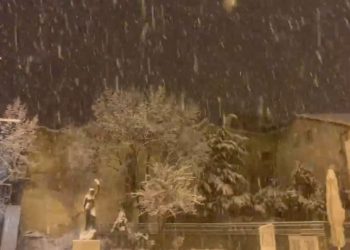 Με χιόνια ξύπνησαν οι κάτοικοι στη δυτική Μακεδονία- Κλειστά σχολεία (video)