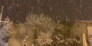 Με χιόνια ξύπνησαν οι κάτοικοι στη δυτική Μακεδονία- Κλειστά σχολεία (video)