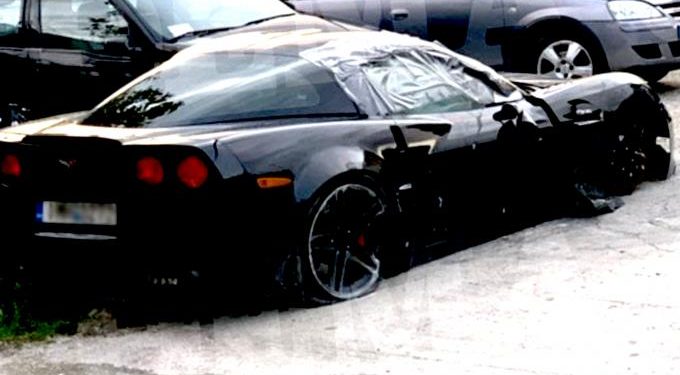 Alldaynews.gr Κυριάκος Κουκουλομάτης. Αυτός είναι ο οδηγός της Corvette