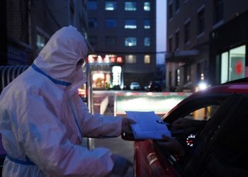 Κορωνοϊός: Σε ενάμιση χρόνο -και αν- το εμβόλιο – Οι δοκιμές ίσως αρχίσουν σε ενάμιση μήνα