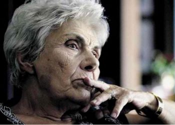 Κική Δημουλά: Παραμένει διασωληνωμένη στην Εντατική – Το ιατρικό ανακοινωθέν