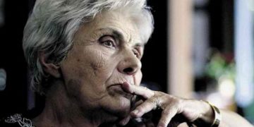 Alldaynews.gr Κική Δημουλά: Παραμένει διασωληνωμένη στην Εντατική – Το ιατρικό ανακοινωθέν