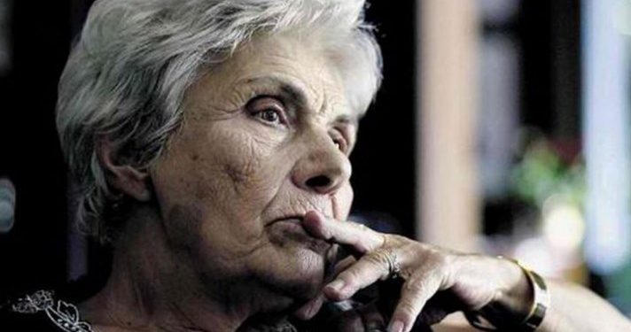 Alldaynews.gr Κική Δημουλά: Παραμένει διασωληνωμένη στην Εντατική – Το ιατρικό ανακοινωθέν