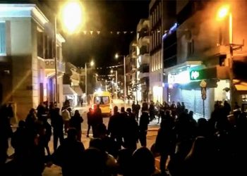 Κρήτη: Μαθήτριες μετέτρεψαν σε «ρινγκ» την πλατεία – Στο νοσοκομείο η μία (Video)