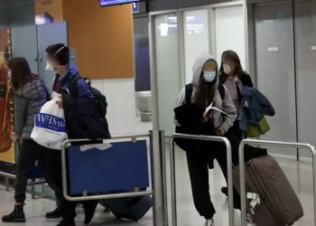 Κορωνοϊός: Αγωνία για τους μαθητές που επέστρεψαν – Πέντε με δέκα άτομα έχουν με πυρετό και βήχα