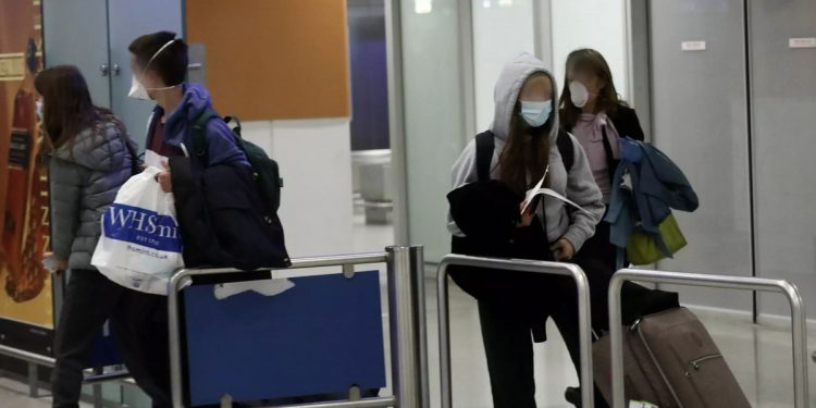 Alldaynews.gr Κορωνοϊός: Αγωνία για τους μαθητές που επέστρεψαν – Πέντε με δέκα άτομα έχουν με πυρετό και βήχα