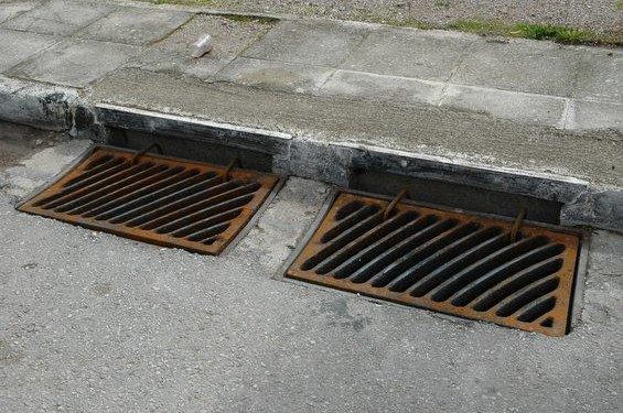 Βόλος: Σχεδόν 50 τόνους λίπος έβγαλαν από την αποχέτευση – Γέμισαν τρία φορτηγά!