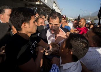 Προπηλάκισαν τον αγαπημένο της Ευρώπης και του Τραμπ Γκουαϊδό – «Είσαι προδότης» (Video)