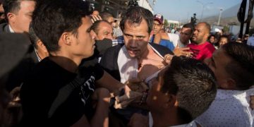 Alldaynews.gr Προπηλάκισαν τον αγαπημένο της Ευρώπης και του Τραμπ Γκουαϊδό – «Είσαι προδότης» (Video)